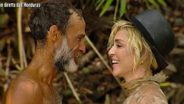 Isola dei famosi: Raz Degan riabbraccia Paola Barale.