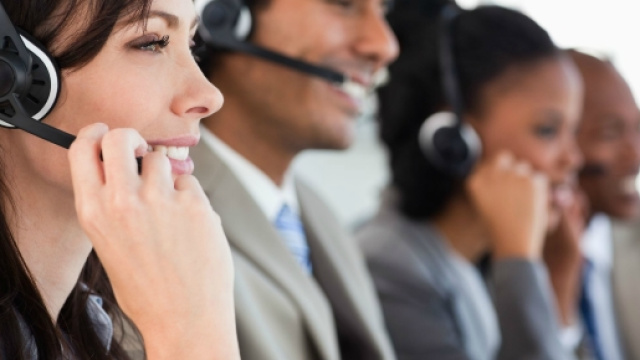 Operatori di Call Center al lavoro
