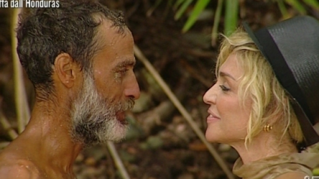 Raz Degan ha incontrato la sua ex fidanzata Paola Barale.