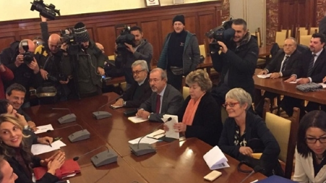 Rinnovo contratto statali: intesa su aumenti 85 euro ma forse nel 2018