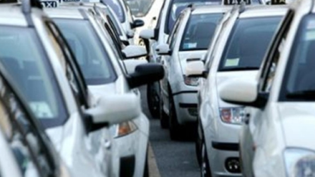 Roma, lite tra tassista e autista Ncc degenera