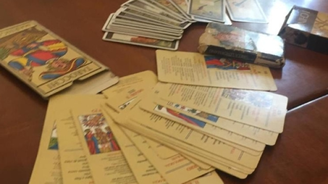 Tarocchi e libri magici, ecco il materiale del &ldquo;santone&rdquo; - La Stampa - lastampa.it