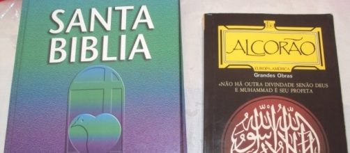 B&iacute;blia Sagrada Crist&atilde; e Alcor&atilde;o.