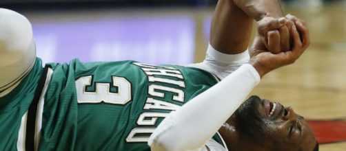 Grizzlies top Bulls 98-91, Wade sprains elbow | News OK - newsok.com