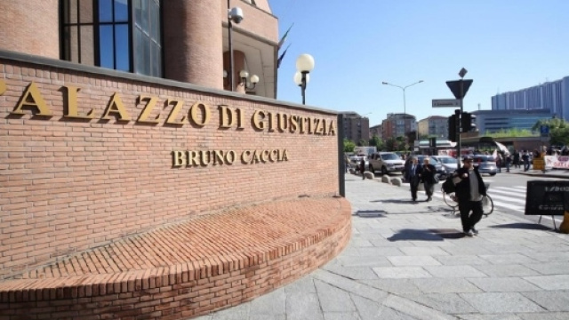 Ragazza 17enne denuncia un santone per stupri di gruppo a Torino.