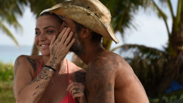 L'isola dei famosi 2017, amore tra Raz e Paola