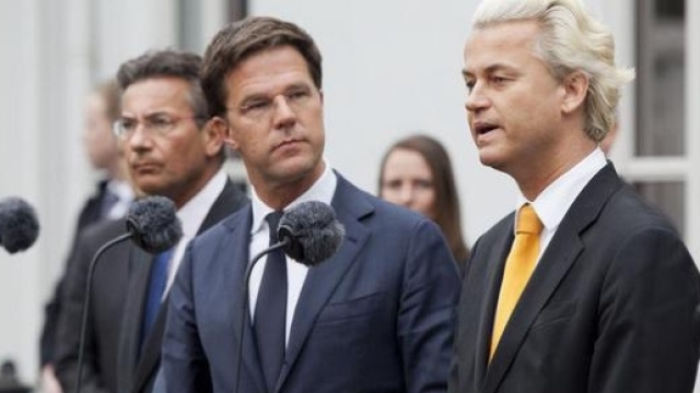 Mark Rutte e Geert Wilders durante una conferenza