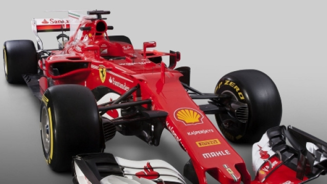 Parte anteriore SF70-H. Notare muso, ala anteriore e air duct