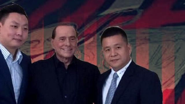 Silvio Berlusconi e i Cinesi, quante complicazioni dopo la stretta di mano estiva a Villa Certosa