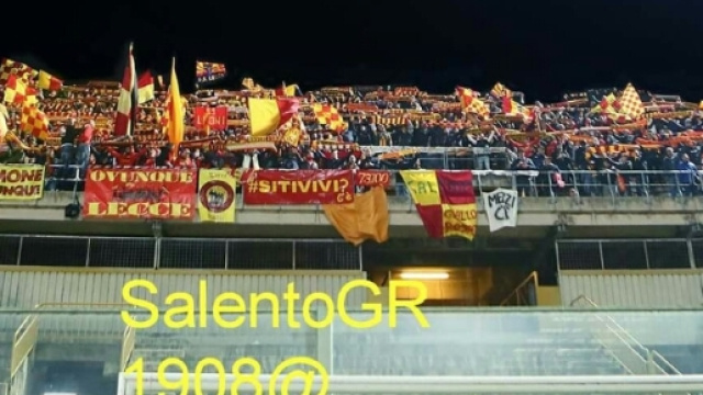 Tifosi del Lecce a Taranto. Foto Salento Giallorosso.