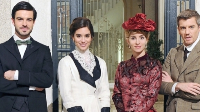 Una vita, puntate spagnole: Cayetana bacia il marito di Teresa