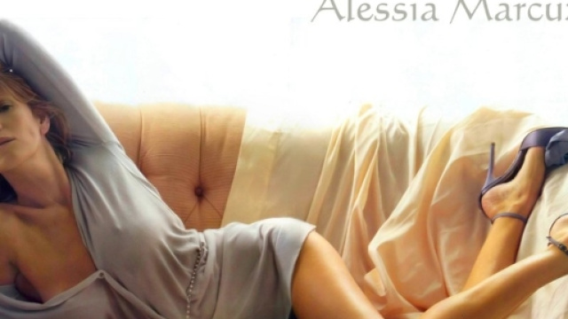 Alessia Marcuzzi si sposa... a sorpresa, sul web l'annuncio delle ... - gds.it
