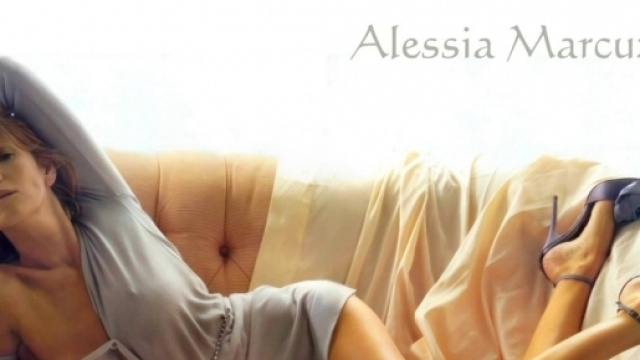 Alessia Marcuzzi: Troppo Sexy, scomunicata! [Gallery] - Hot Village - hotvillage.it