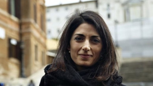Roma, Virginia Raggi cena gratis al ristorante