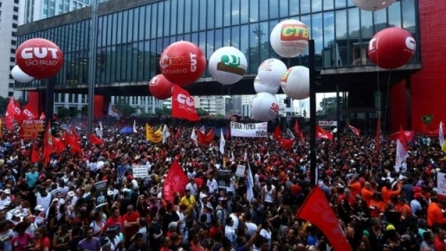 Riforma pensioni, in settimana brasiliani in piazza contro le regole restrittive