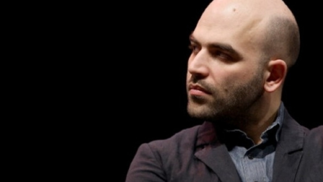 Roberto Saviano attacca il Pd e contesta l'approvazione del decreto Minniti