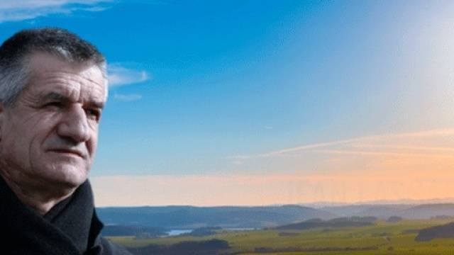 Un grand (1m92) gaillard de 61 ans, avec 40 ann&eacute;es de carri&egrave;re politique sans gamelle, c'est Jean Lassalle