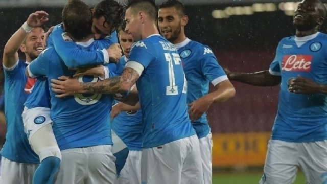 Esultanza Napoli_DMF_8152 Napoli-Atalanta 2/5/2016 foto De Martino ... - pianetazzurro.it