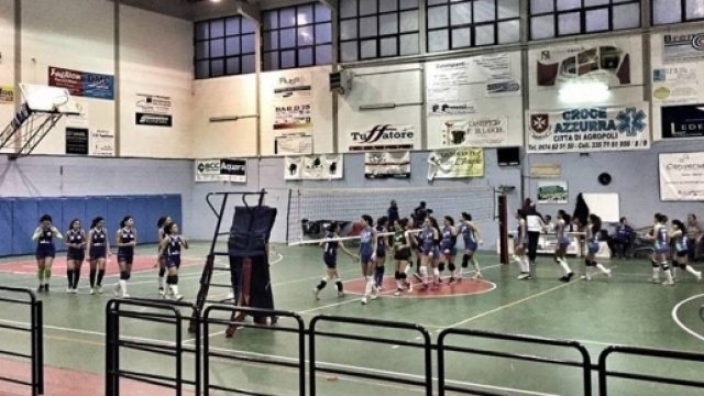 Il saluto delle giocatrici. Foto di Cljo Proietti