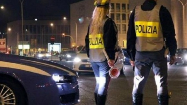 Reggio Emilia, 16enne guida la vettura della nonna: anziana multata