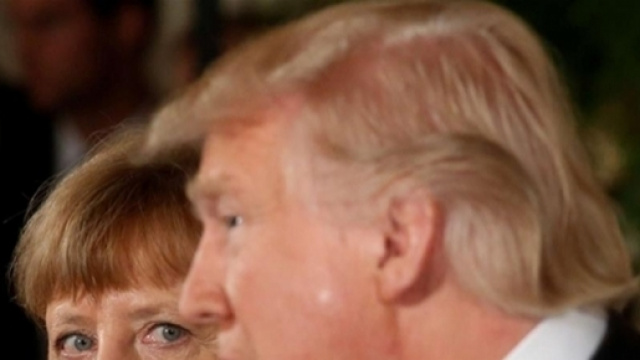 Trump, sorrisi forzati nella Sala Ovale. E salta la stretta di mano - avvenire.it