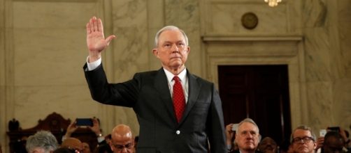 Elizabeth Warren and Nancy Pelosi call on Jeff Sessions to resign ... - usaonlinejournal.com