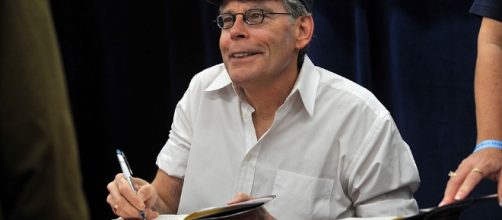 Stephen King takes to Twitter to mock President Trump over Obama wiretapping claims. - inquisitr.com