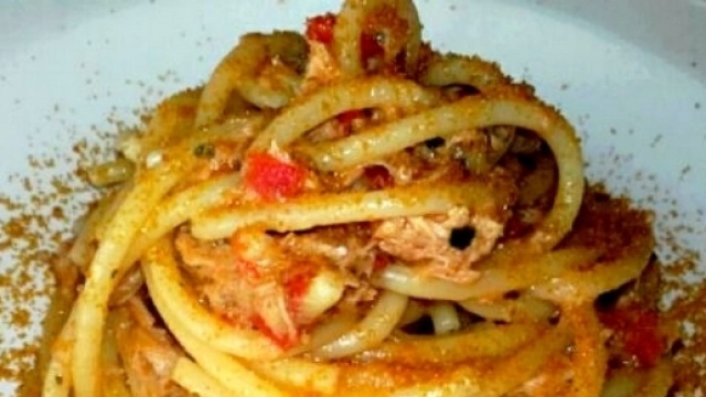 Bucatini al tonno, pomodoro e bottarga di muggine