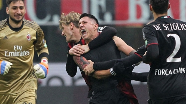Esultanza Milan: Donnarumma, Abate, Lapadula, De Sciglio.