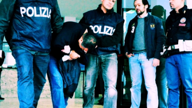 Gli arresti sono stati effettuati tra Orgosolo, Nuoro e Mamoiada.