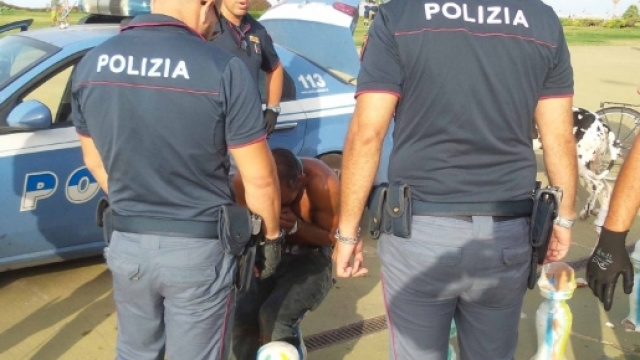 Palermo, ferisce poliziotto: arrestato l'homeless che aveva morso ... - repubblica.it