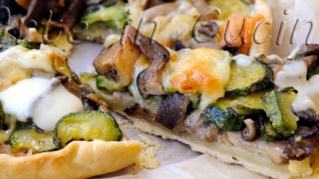 Torta salata con zucchine e funghi misti | Arte in Cucina - giallozafferano.it