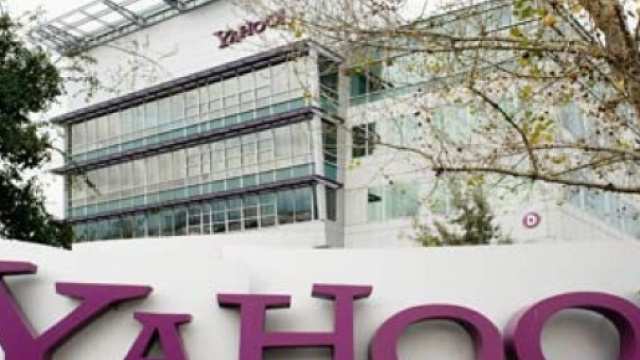 Gli hacker all'attacco di Yahoo!: milioni di account violati.