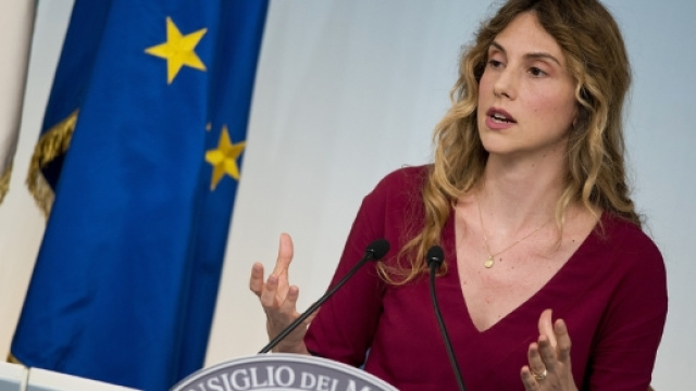 Aumenta lo stipendio per gli statali: la Madia ha firmato il decreto