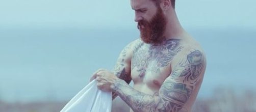 Eles s&atilde;o charmosos, estilosos, intimidantes e... tatuados!