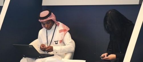 US to ban passengers on some airlines from carrying larger ... - hindustantimes.com