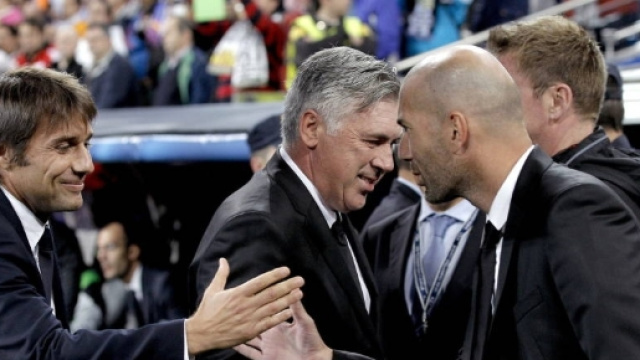 Conte e Zidane si stringono la mano. Entrambi sarebbero interessati ad Alex Sandro