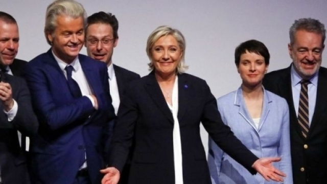 Foto di gruppo per i leader dell'estrema destra nel vecchio continente