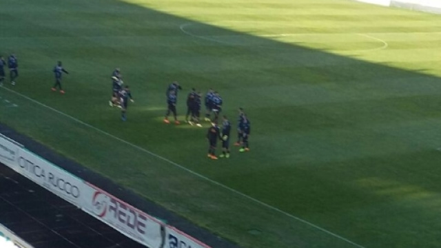 I tifosi del Lecce sono entrati al "Via del mare".
