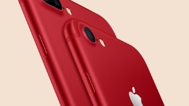 iphone 7 rosso creato per la collaborazione con la RED