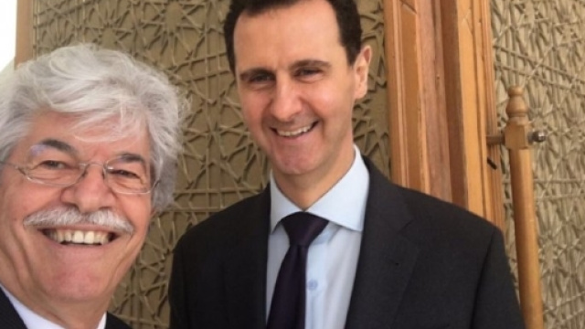 La replica sgrammaticata di Razzi agli attacchi per il selfie con Assad