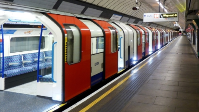 Rom cacciata dalla metropolitana.