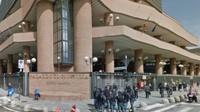 Una donna ha querelato per violenza sessuale un suo collega alla Croce Rossa, ora assolto.