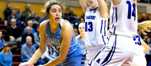 The Purple and White&rsquo;s dee was too much for Tufts. Here Melissa Baptista is pressured by Meredith Doswell (13) and Emma McCarthy. (Tufts University)
