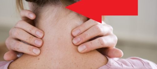 Veja o acontece se voc&ecirc; colocar um cubo de gelo no pesco&ccedil;o