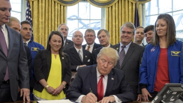 Donald Trump finanzia la Nasa per esplorare l'Universo