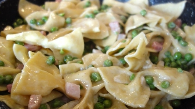 Farfalle integrali con piselli e speck - unapadellaperdue.it