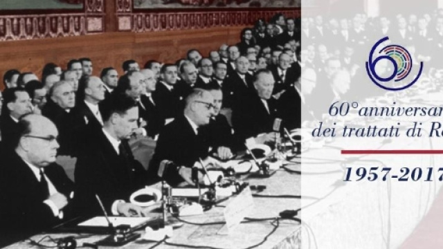 Foto storica dei partecipanti alla cerimonia di firma dei Trattati di Roma, il 25 marzo 1957 (dal sito www.europarl.it)