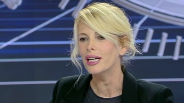 ISOLA DEI FAMOSI 2017: LA CONFERENZA STAMPA DI PRESENTAZIONE. IL ... - davidemaggio.it