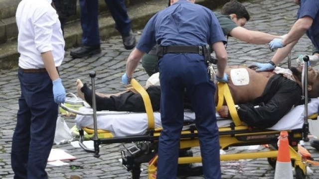 LONDRA, ATTACCO TERRORISTICO AL PARLAMENTO: AUTO SULLA FOLLA ... - leggo.it